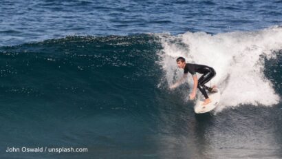 Surfing (Foto: John Oswald / unsplash.com)