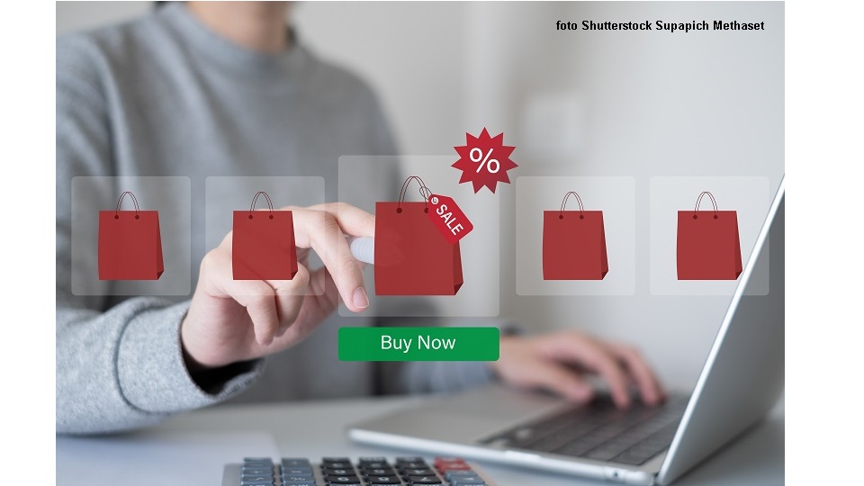 Drepturile consumatorilor. Cum ne protejăm de noi înșine? (foto Shutterstock Supapich Methaset)