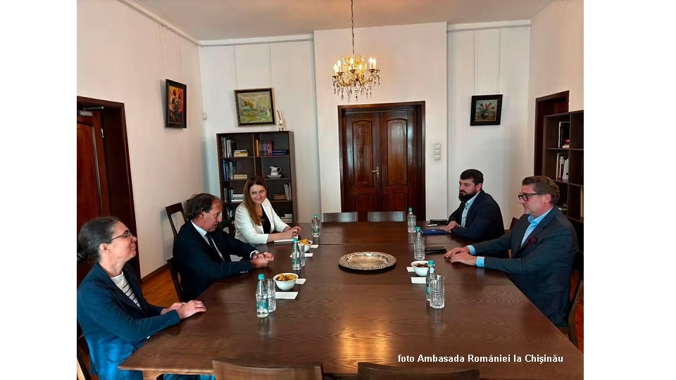 Reprezentanții Institutului „Elie Wiesel”, la Chișinău (foto Ambasada României la Chişinău)